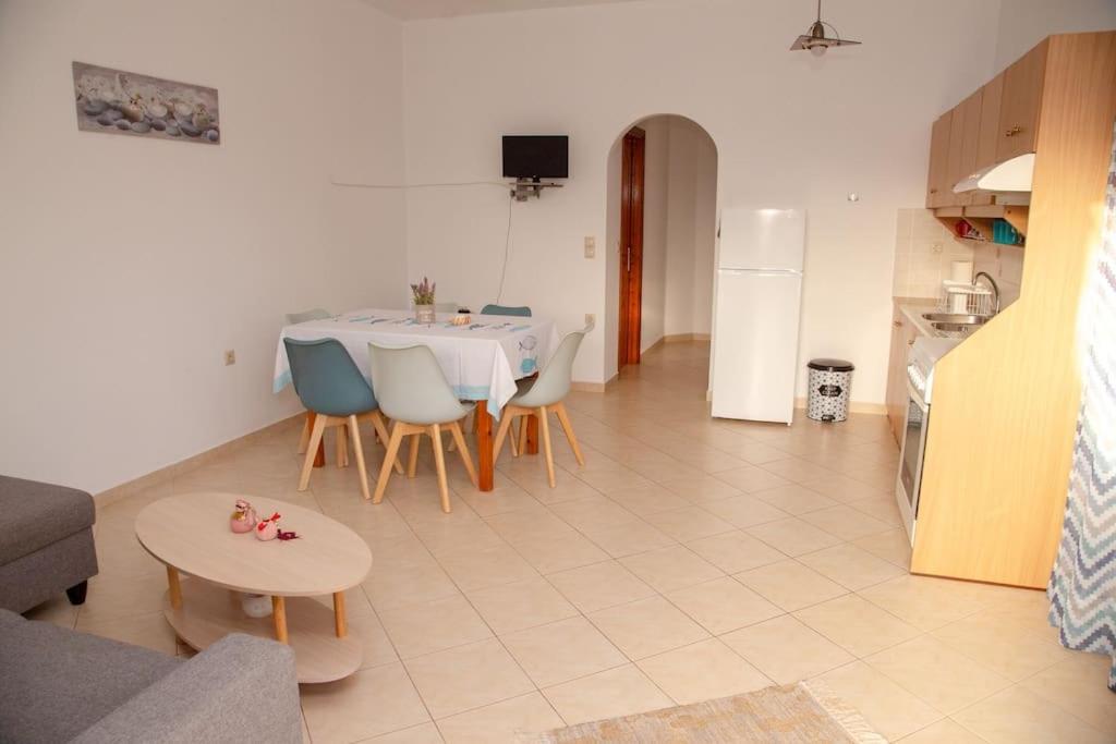 Apartamento Εξοχη Και Θαλασσα Makrýgialos Exterior foto